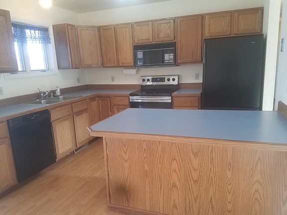Newly redone kitchen.