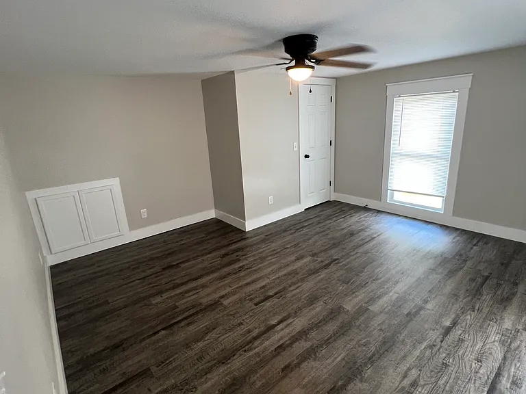 212 W Mill St — Photo 7