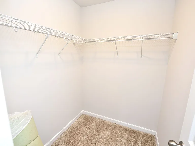 468 Rosemount — Photo 16