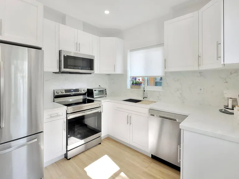 7825 Byron Ave — Photo 2