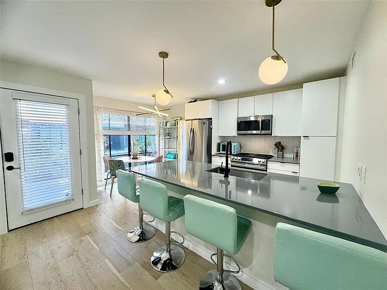 400 E 30th St #101 — Photo 9