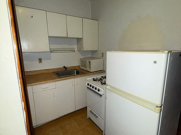 2nd image of 1562 Edmund Ave #5