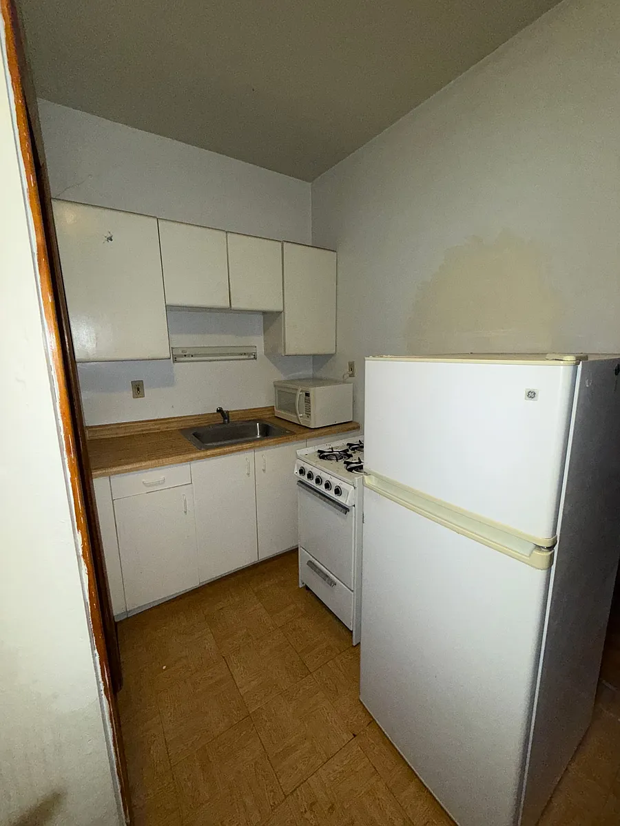 Building Photo - 1562 Edmund Ave #5