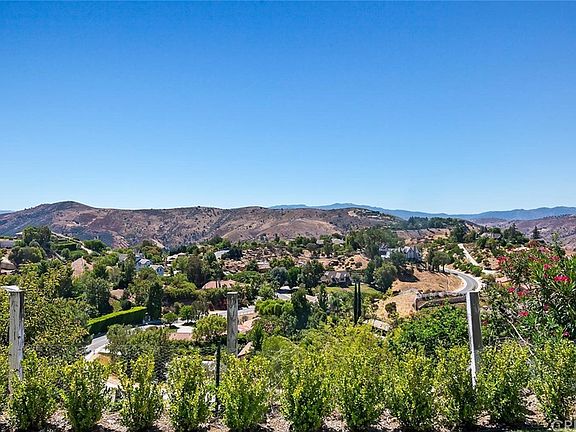 2nd image of 6 Corral Rd