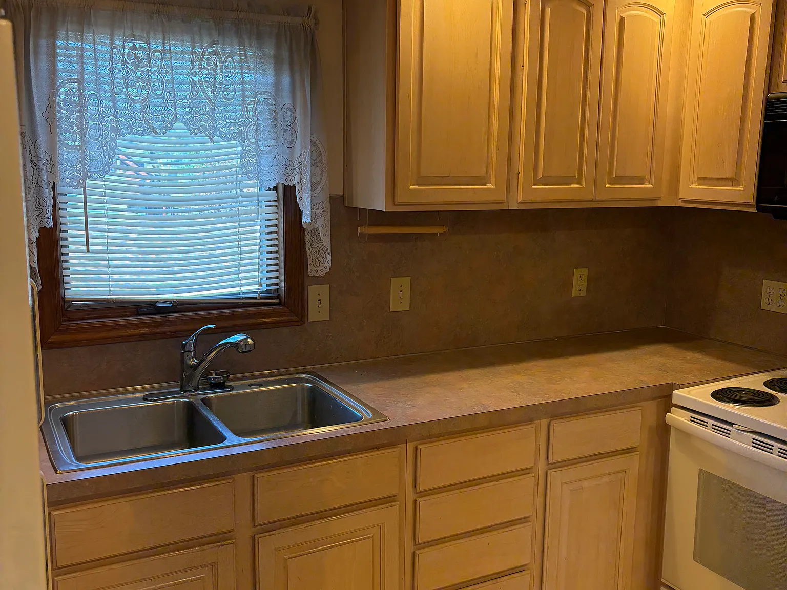 3 bed, 1600 sqft, $1,950 — Photo 4
