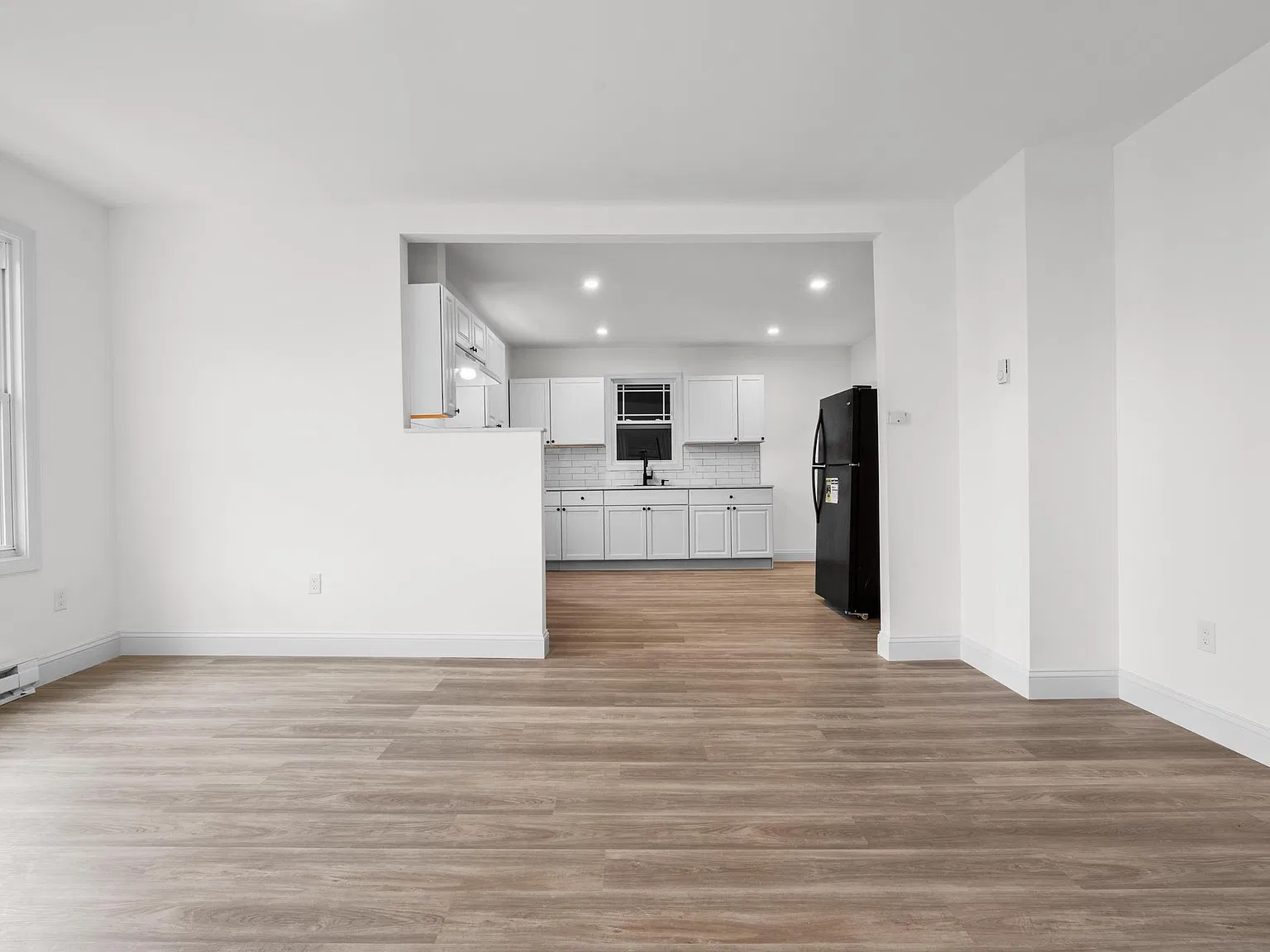 5 bed, 1346 sqft, $2,900 — Photo 1