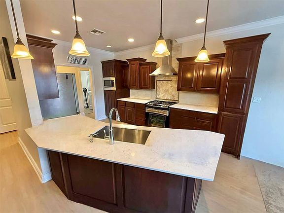 5th image of 809 Candace Ln