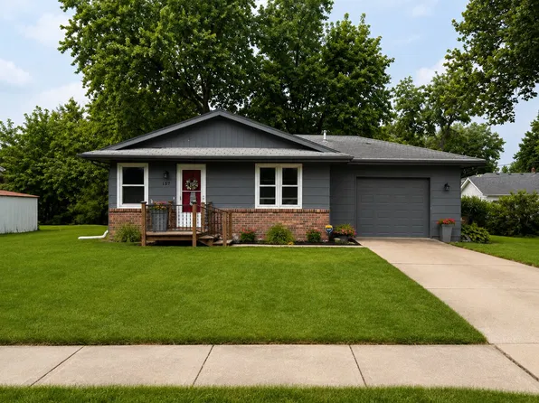 137 Cherry St, Norwalk, IA 50211