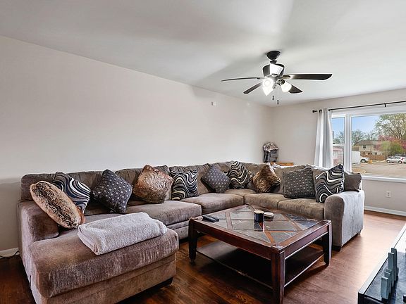 4th image of 6818 Grand Ave