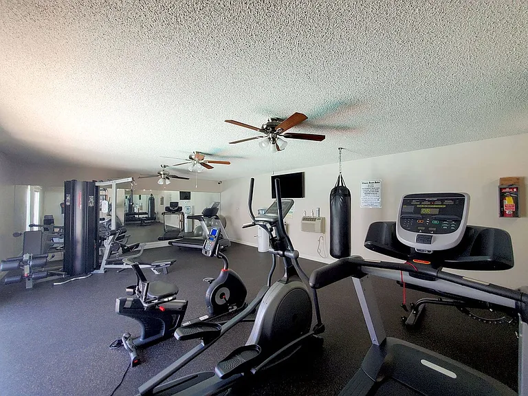 Villa Mesa Apartments — Photo 28