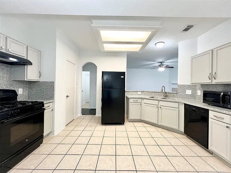 123 Willoughby Ct — Photo 17
