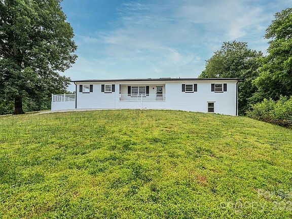 2nd image of 3398 Shamrock Hts