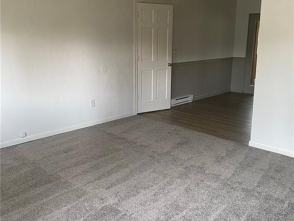 3rd image of 2521 Glenmore Ct