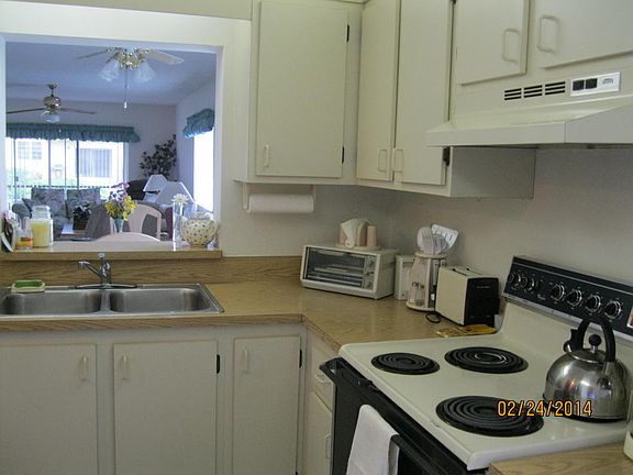 4th image of 2945 SW 22nd Ave #1010