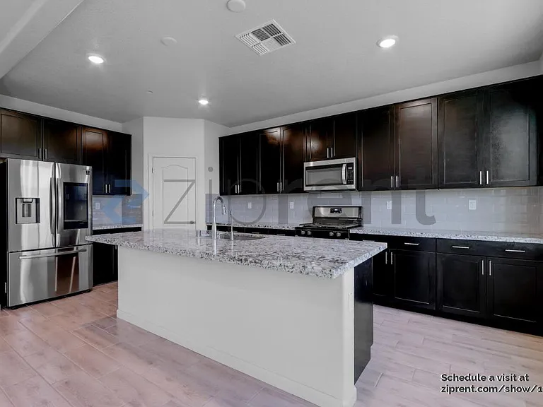 1474 Dorrington Ln — Photo 5