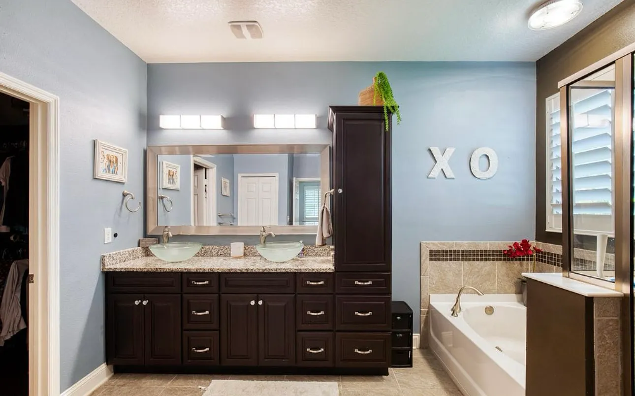 3 bed, 2211 sqft, $3,500 — Photo 3