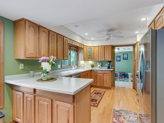 5th image of 561 Northampton Cir