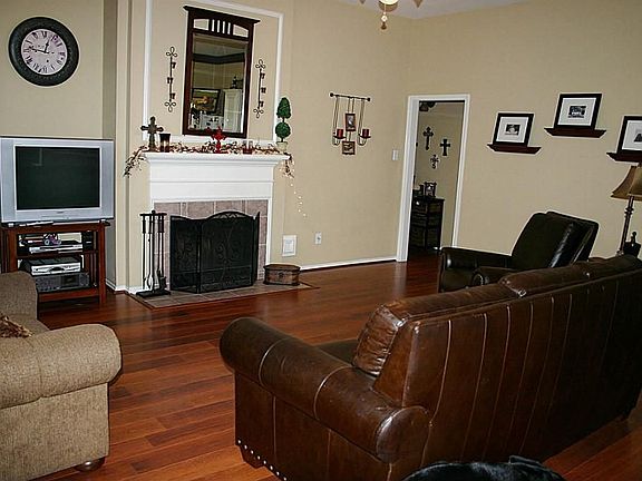 2nd image of 3843 Paigewood Dr