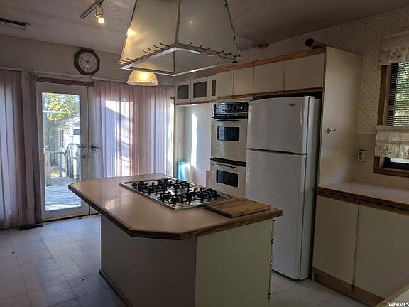 2nd image of 1432 E Redondo Ave