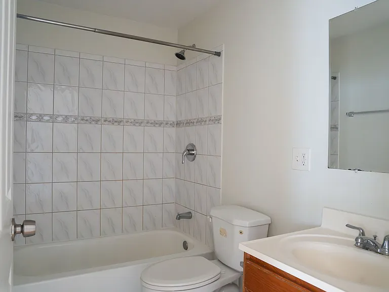 2504 W Catalpa Ave #2 — Photo 11