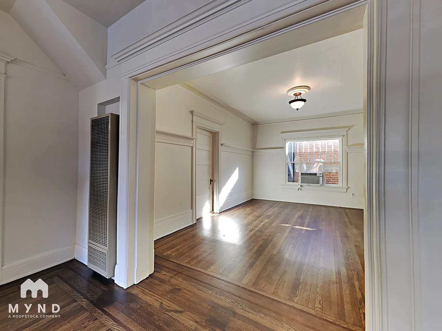 2 bed, 1.0 bath, 819 sqft, $2,005 — Photo 3