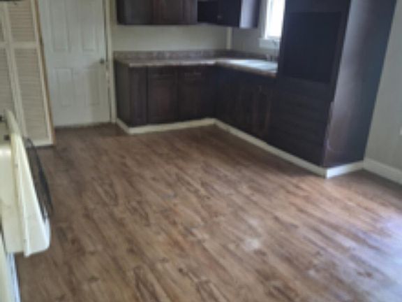 3rd image of 124 Eastwood Dr