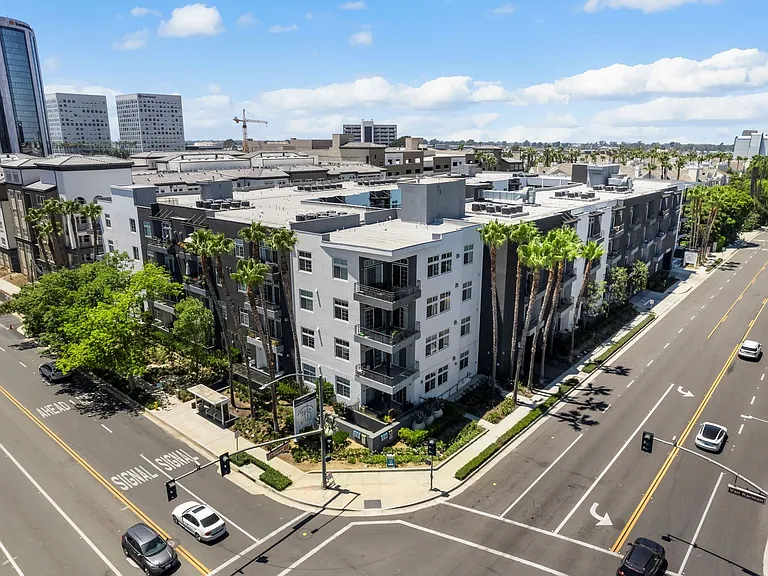 Axis 2300 Apartments — Photo 38