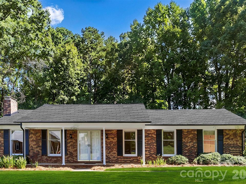 1st image of 2410 Sandlewood Dr