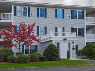 4 Crestview Cir UNIT 101, Londonderry, NH 03053
