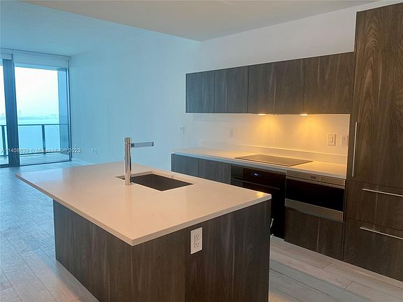5th image of 480 NE 31st St Unit 3206