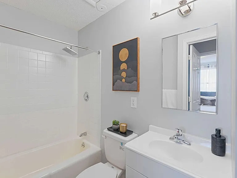 EMR Apartments — Photo 8