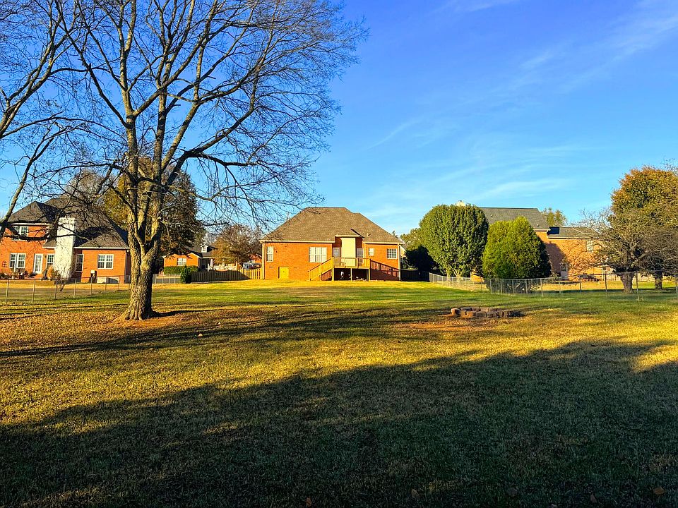 1st image of 806 Muscogee Way