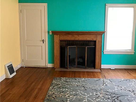 4th image of 210 W Main St