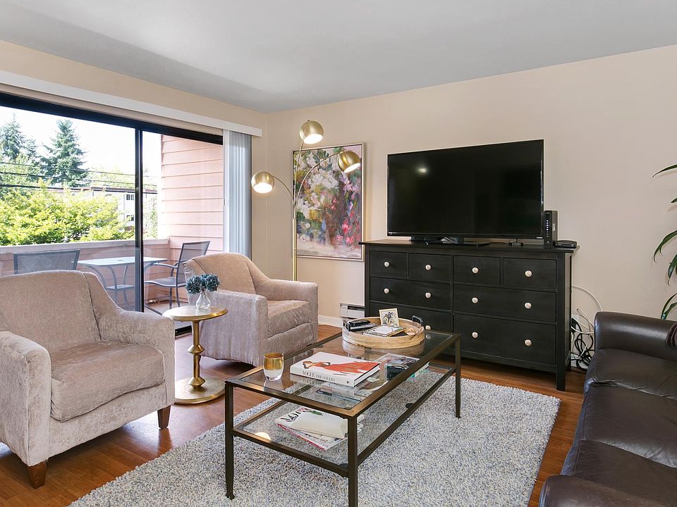 Livingroom/Balcony