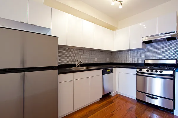 Rented by Bold New York | media 33