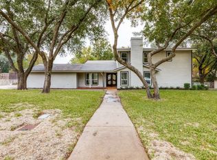28 Mont Del Dr, Benbrook, TX 76132