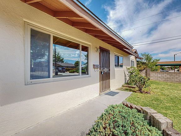 4th image of 2905 Solano Dr NE