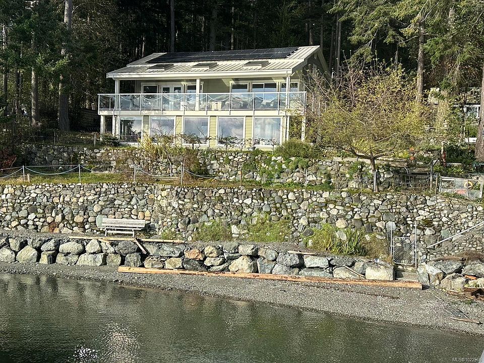 1st image of 10 McKenzie Cres