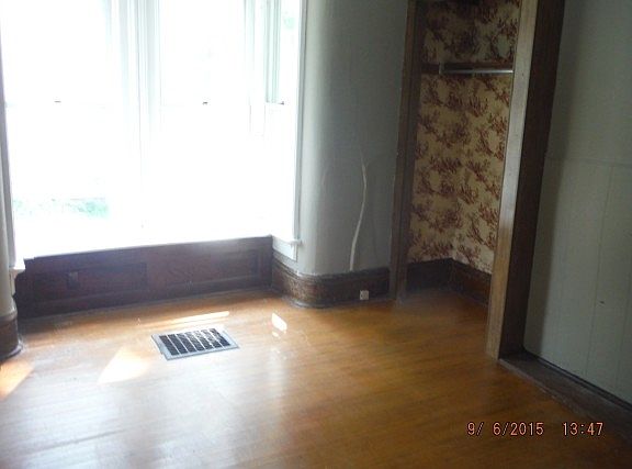 3rd image of 121 N Stewart Ave
