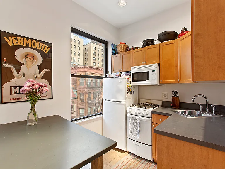 330 W 85th St #5E — Photo 4