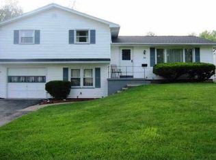 35 Fairway Dr, Rochester, NY 14612