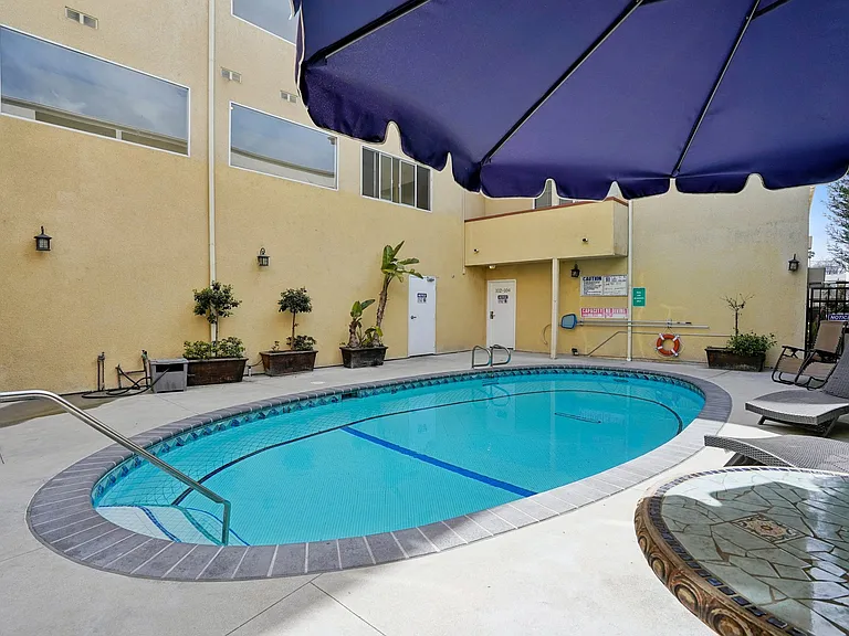Willis Apartments — Photo 43