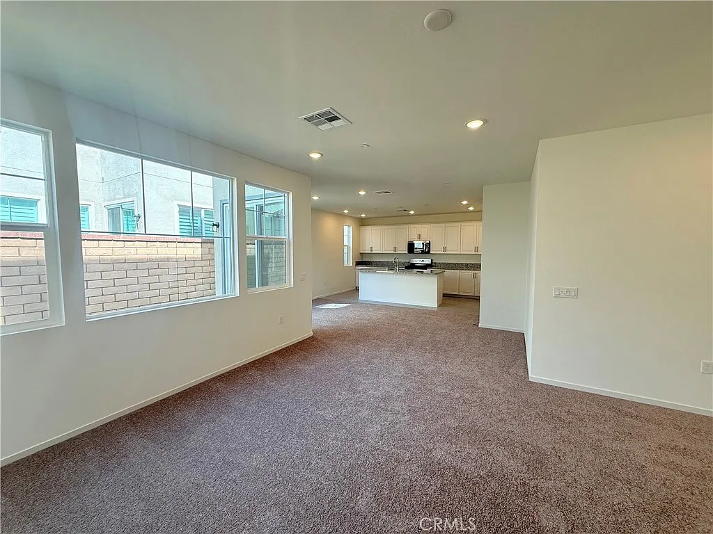 3 bed, 2.5 bath, 1889 sqft, $3,600 — Photo 4