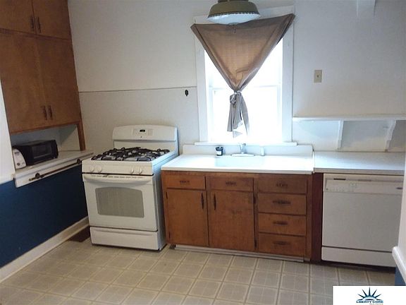 3rd image of 6561 Evans St
