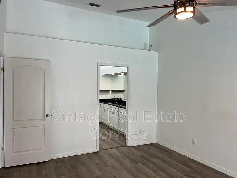 9411 Willow Cove Ct — Photo 25