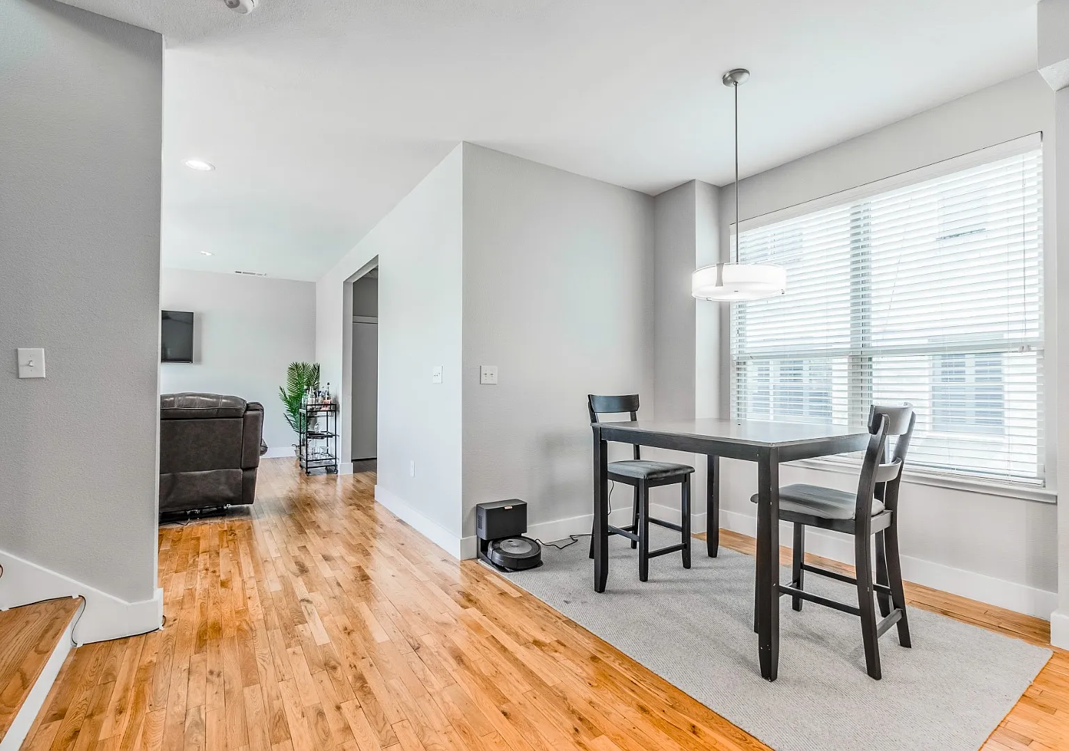 Corner Unit!! 2 Bed Townhome In Lower Greenville — Photo 4