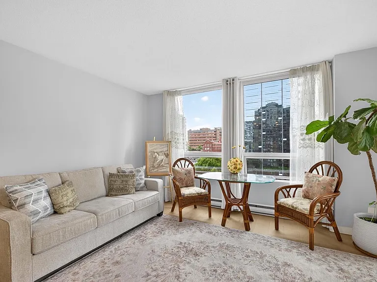 811 Helmcken St #1005 — Photo 1
