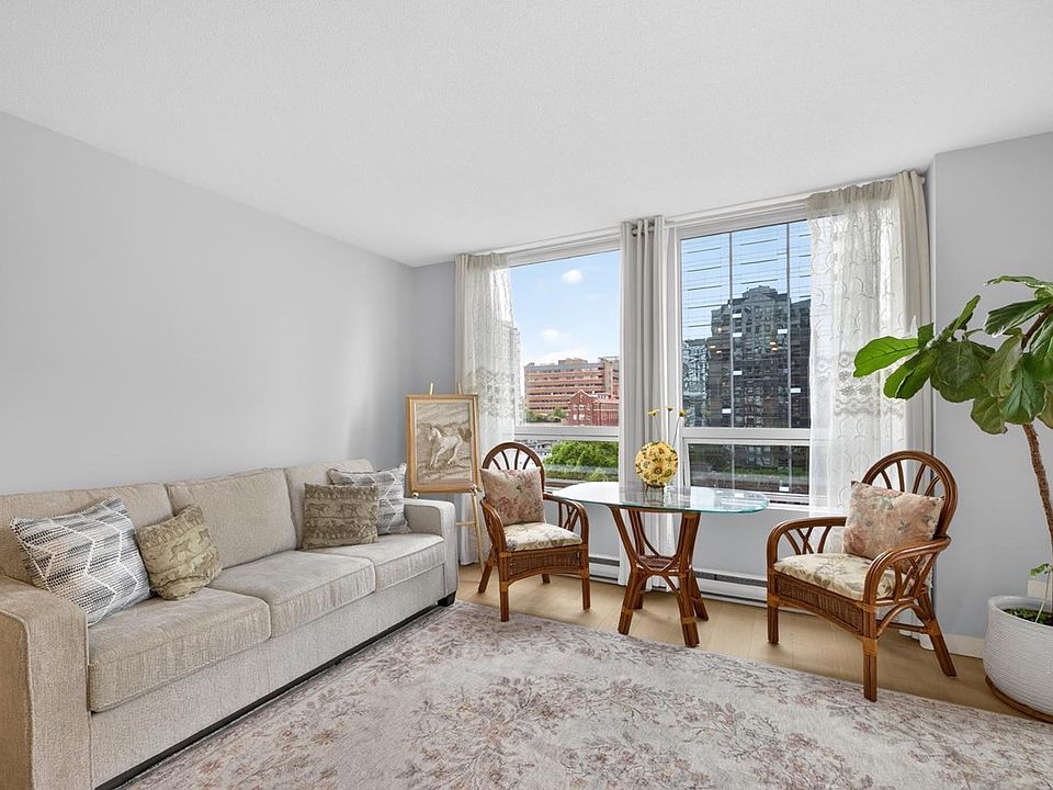 1st image of 811 Helmcken St #1005