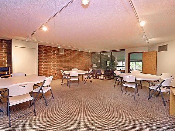 4th image of 1700 Lexington Ave #403