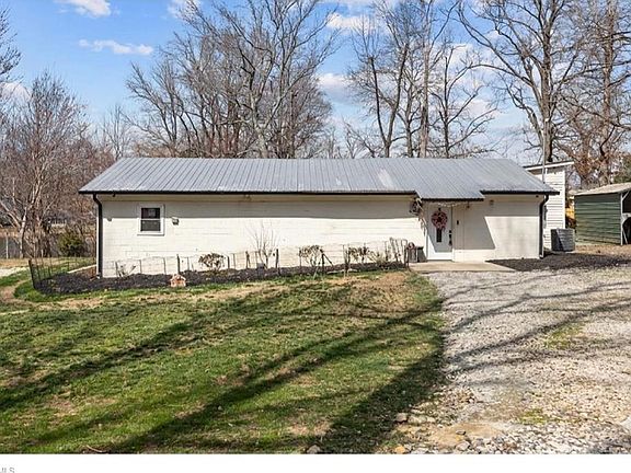 2nd image of 901 Decker Rd